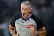 开云登录入口地址-斯科特·福斯特执法NBA总决赛第一场，令马刺和尼克斯球迷担忧
